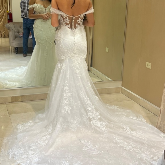 Size 4 Elysee Wedding gown - Picture 3 of 7